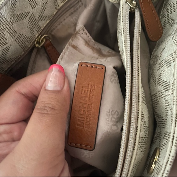 Michael Kors Large Hamilton Tote in Vanilla - Picture 5 of 7